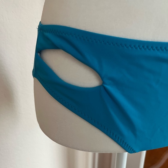 Cute Teal Fringe Bikini - Picture 3 of 7